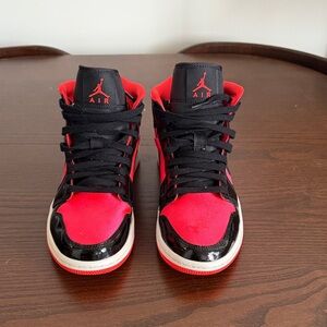 2020 Women’s Air Jordan 1 Mid “Hot Punch”